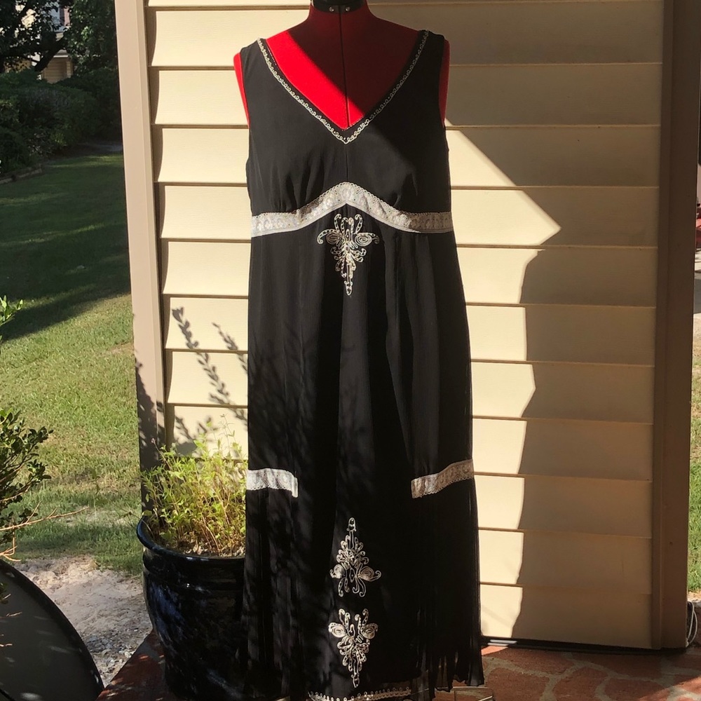 🌿 Gorgeous Long Black Embroidered Sleeveless Dress - 16W
